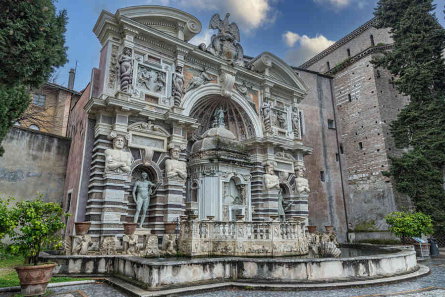 Italia - Tivoli 46 - Villa del Este - fontana dell'Organo.jpg